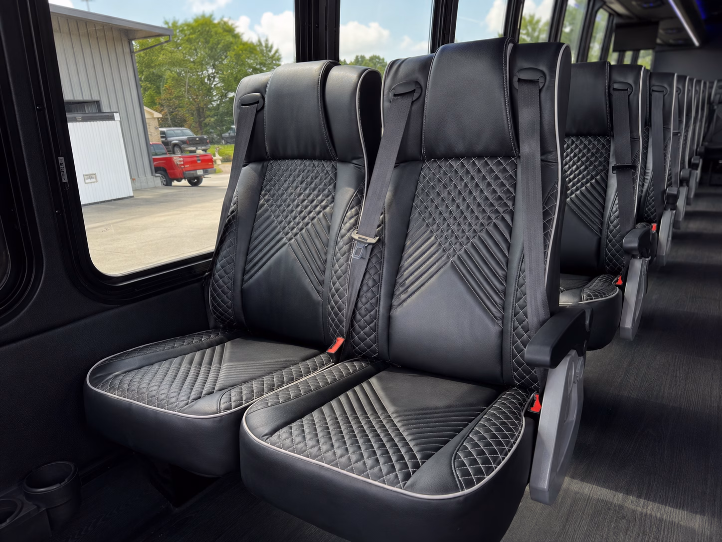 busrentaltomsriver com makes finding airport transfers easy for out of town wedding guests